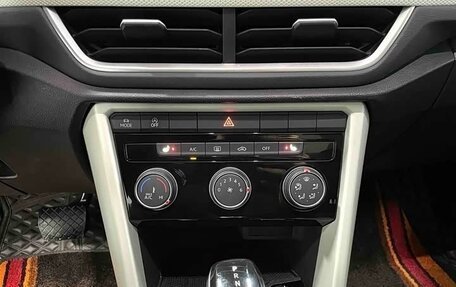 Volkswagen T-Roc I, 2023 год, 1 430 000 рублей, 13 фотография