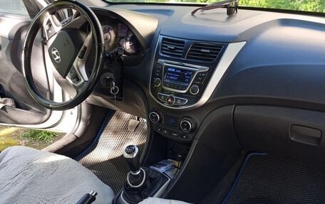 Hyundai Solaris II рестайлинг, 2014 год, 850 000 рублей, 4 фотография