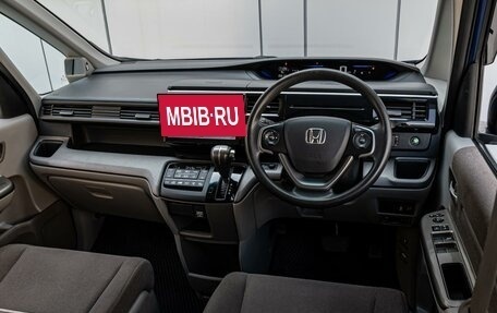 Honda Stepwgn IV, 2017 год, 2 040 000 рублей, 6 фотография