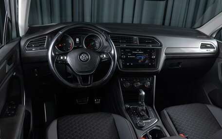 Volkswagen Tiguan II, 2018 год, 2 490 000 рублей, 6 фотография