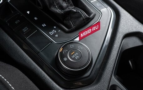Volkswagen Tiguan II, 2018 год, 2 490 000 рублей, 17 фотография
