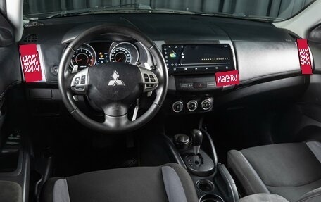 Mitsubishi Outlander III рестайлинг 3, 2010 год, 970 000 рублей, 6 фотография