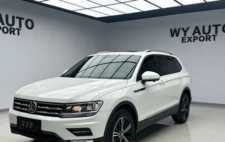 Volkswagen Tiguan II, 2021 год, 1 850 001 рублей, 1 фотография