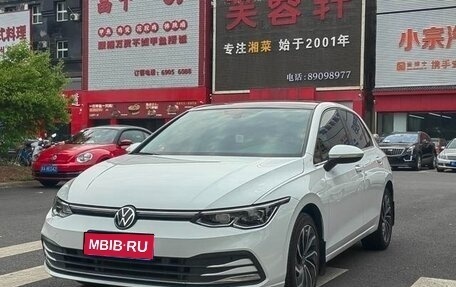 Volkswagen Golf VIII, 2021 год, 1 800 000 рублей, 1 фотография