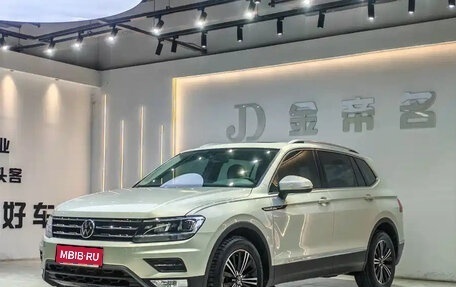 Volkswagen Tiguan II, 2020 год, 1 800 001 рублей, 1 фотография