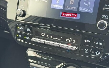 Toyota Prius IV XW50, 2022 год, 1 470 007 рублей, 11 фотография