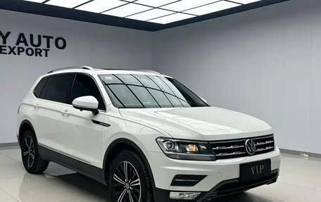 Volkswagen Tiguan II, 2021 год, 1 850 001 рублей, 3 фотография