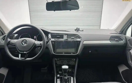 Volkswagen Tiguan II, 2021 год, 1 850 001 рублей, 14 фотография
