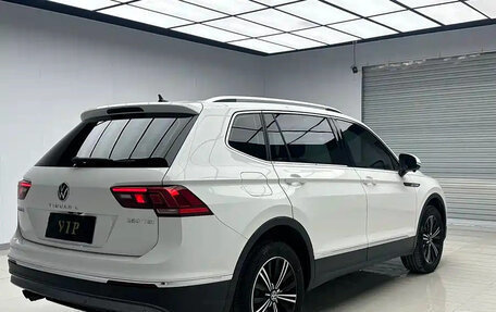 Volkswagen Tiguan II, 2021 год, 1 850 001 рублей, 6 фотография