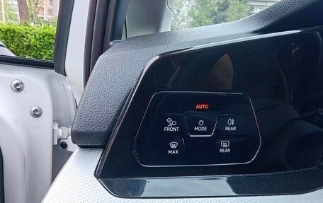 Volkswagen Golf VIII, 2021 год, 1 800 000 рублей, 13 фотография