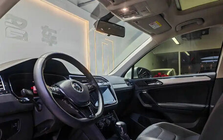 Volkswagen Tiguan II, 2020 год, 1 800 001 рублей, 8 фотография