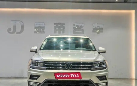 Volkswagen Tiguan II, 2020 год, 1 800 001 рублей, 2 фотография