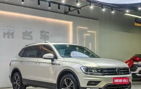 Volkswagen Tiguan II, 2020 год, 1 800 001 рублей, 3 фотография