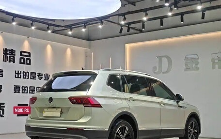 Volkswagen Tiguan II, 2020 год, 1 800 001 рублей, 4 фотография