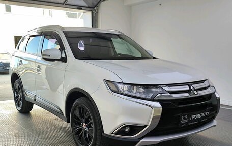 Mitsubishi Outlander III рестайлинг 3, 2018 год, 2 299 000 рублей, 3 фотография