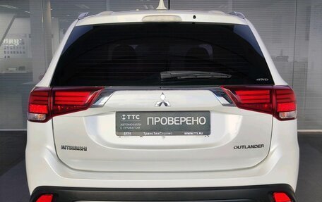 Mitsubishi Outlander III рестайлинг 3, 2018 год, 2 299 000 рублей, 6 фотография