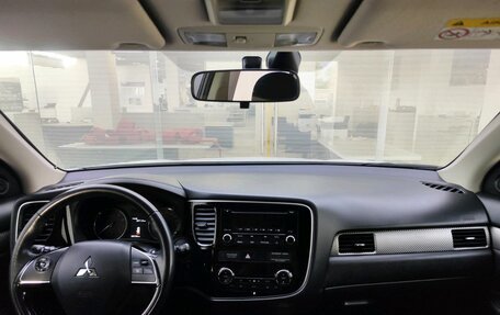 Mitsubishi Outlander III рестайлинг 3, 2018 год, 2 299 000 рублей, 14 фотография