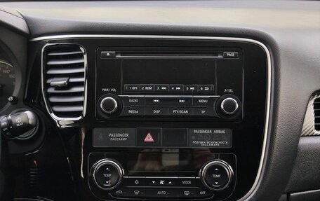 Mitsubishi Outlander III рестайлинг 3, 2018 год, 2 299 000 рублей, 15 фотография