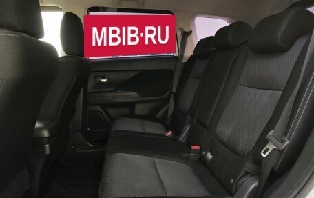 Mitsubishi Outlander III рестайлинг 3, 2018 год, 2 299 000 рублей, 12 фотография