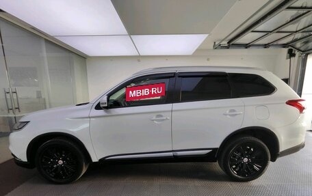 Mitsubishi Outlander III рестайлинг 3, 2018 год, 2 299 000 рублей, 8 фотография