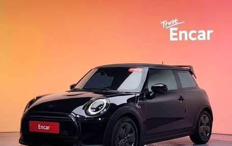 MINI Hatch, 2021 год, 1 990 000 рублей, 1 фотография