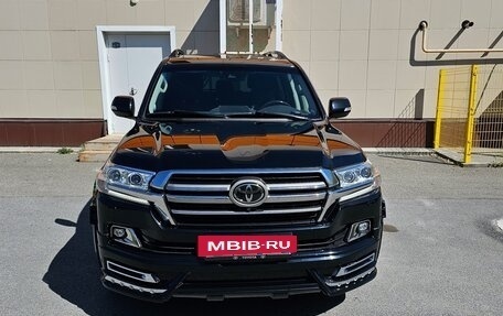 Toyota Land Cruiser 200, 2018 год, 8 300 000 рублей, 3 фотография