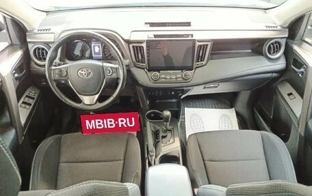Toyota RAV4, 2018 год, 2 899 000 рублей, 10 фотография