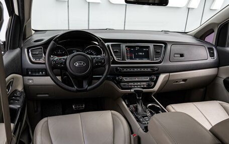 KIA Carnival III, 2018 год, 2 500 000 рублей, 6 фотография