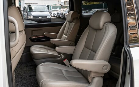 KIA Carnival III, 2018 год, 2 500 000 рублей, 9 фотография