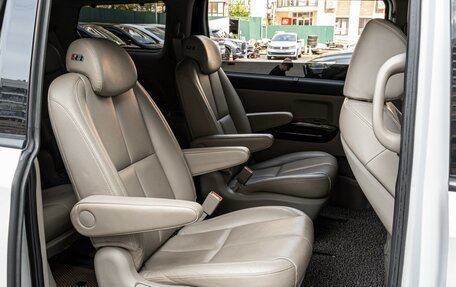 KIA Carnival III, 2018 год, 2 500 000 рублей, 7 фотография