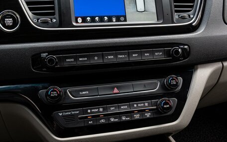 KIA Carnival III, 2018 год, 2 500 000 рублей, 16 фотография