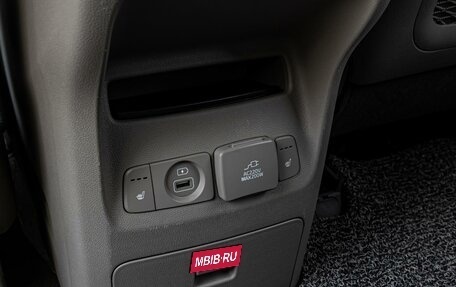 KIA Carnival III, 2018 год, 2 500 000 рублей, 24 фотография