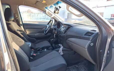 Mitsubishi L200 IV рестайлинг, 2017 год, 1 500 000 рублей, 11 фотография