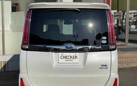 Toyota Noah III, 2021 год, 2 100 007 рублей, 3 фотография