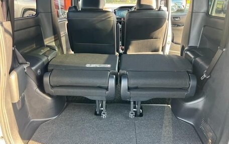 Toyota Noah III, 2021 год, 2 100 007 рублей, 12 фотография