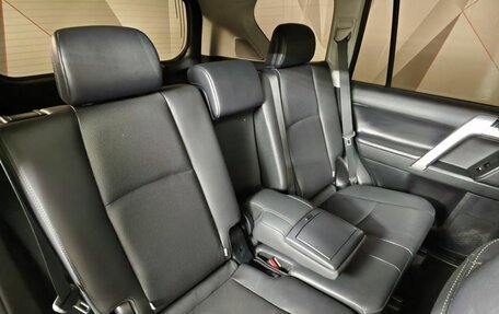 Toyota Land Cruiser Prado 150 рестайлинг 2, 2021 год, 5 871 000 рублей, 16 фотография