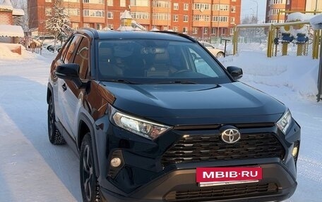 Toyota RAV4, 2020 год, 3 300 000 рублей, 2 фотография