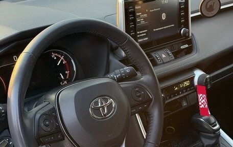 Toyota RAV4, 2020 год, 3 300 000 рублей, 10 фотография