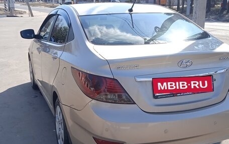 Hyundai Solaris II рестайлинг, 2011 год, 630 000 рублей, 3 фотография