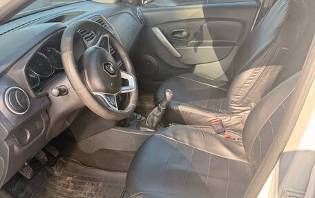 Renault Logan II, 2018 год, 599 000 рублей, 10 фотография