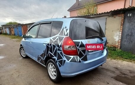 Honda Fit III, 2001 год, 300 000 рублей, 2 фотография