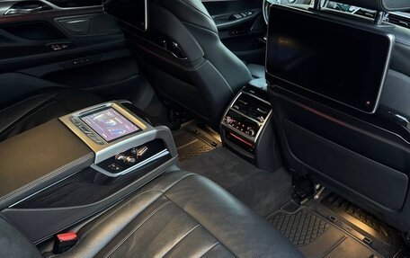 BMW 7 серия, 2018 год, 4 270 000 рублей, 14 фотография