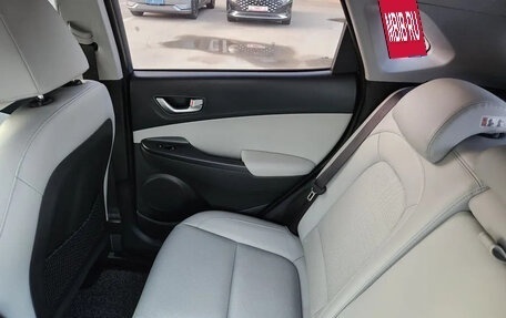 Hyundai Kona I, 2021 год, 2 100 000 рублей, 13 фотография