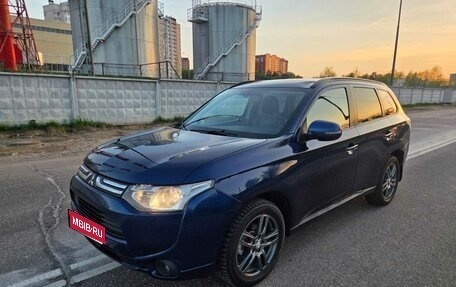 Mitsubishi Outlander III рестайлинг 3, 2013 год, 1 400 000 рублей, 1 фотография
