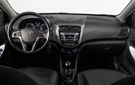 Hyundai Solaris II рестайлинг, 2015 год, 940 000 рублей, 17 фотография