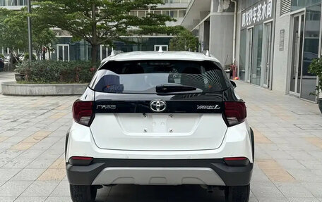 Toyota Yaris, 2023 год, 1 490 025 рублей, 13 фотография