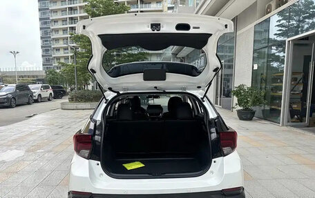 Toyota Yaris, 2023 год, 1 490 025 рублей, 12 фотография