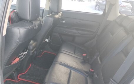 Mitsubishi Outlander III рестайлинг 3, 2012 год, 1 550 000 рублей, 10 фотография