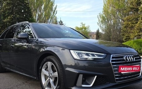 Audi A4, 2018 год, 2 600 000 рублей, 3 фотография