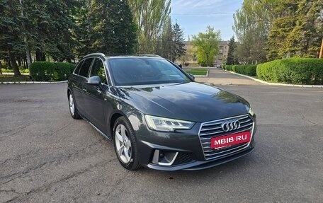 Audi A4, 2018 год, 2 600 000 рублей, 4 фотография
